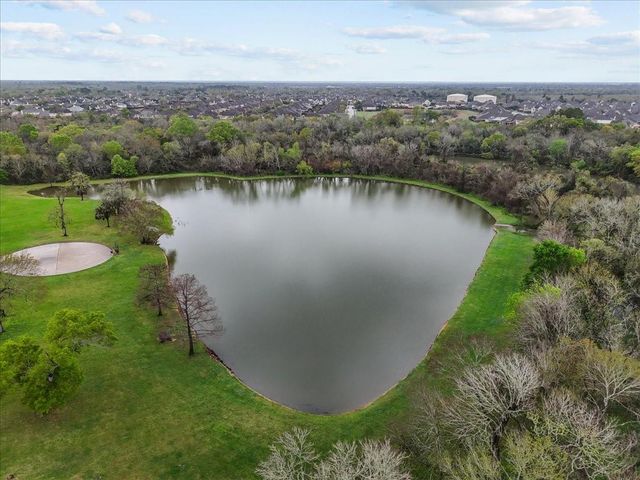 318 Green Oaks Drive, League City, TX 77573