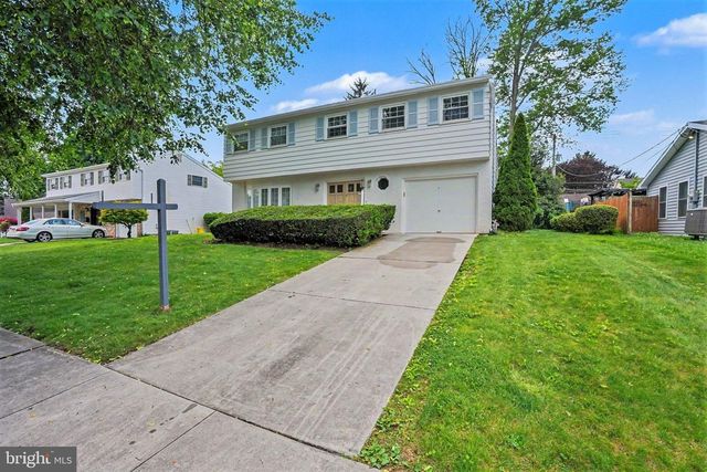 7 CENTER DR, Camp Hill, PA 17011