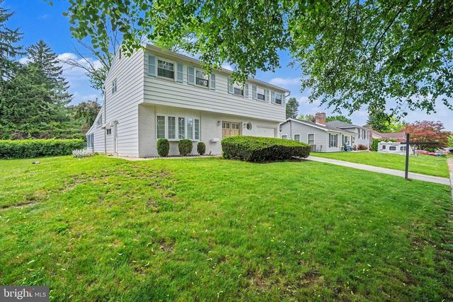 7 CENTER DR, Camp Hill, PA 17011