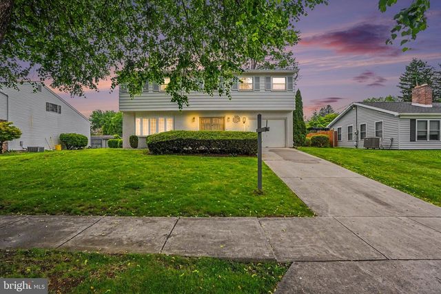 7 CENTER DR, Camp Hill, PA 17011