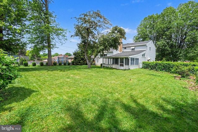 7 CENTER DR, Camp Hill, PA 17011