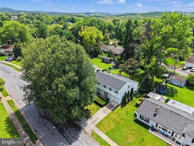7 CENTER DR, Camp Hill, PA 17011