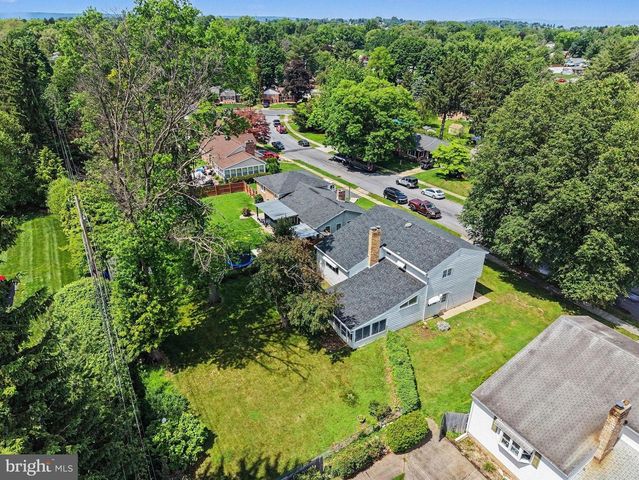7 CENTER DR, Camp Hill, PA 17011