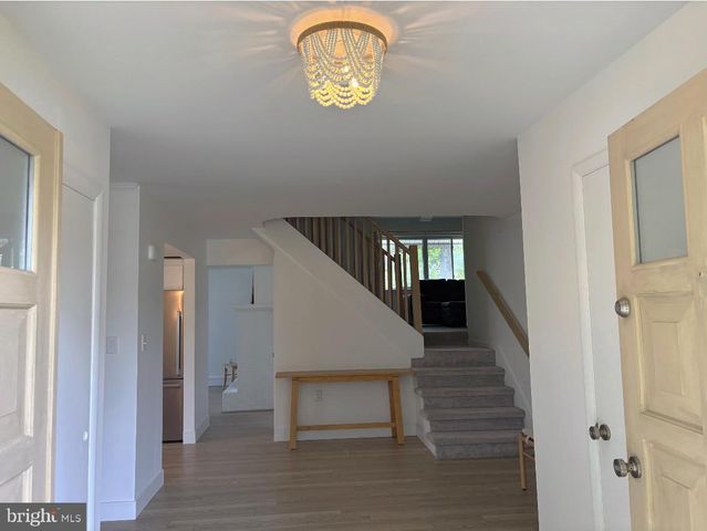 7 CENTER DR, Camp Hill, PA 17011
