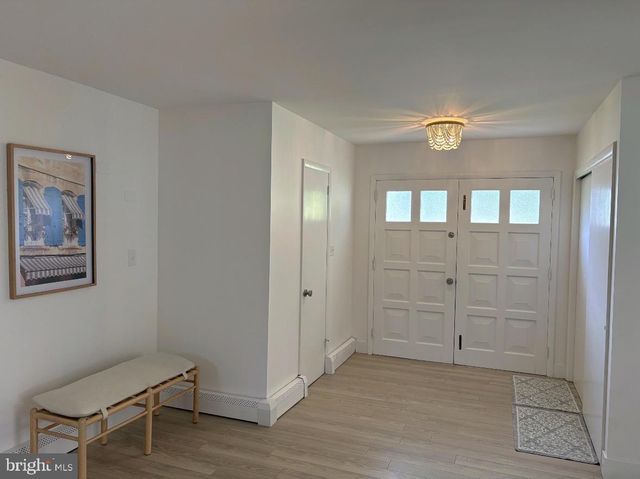 7 CENTER DR, Camp Hill, PA 17011