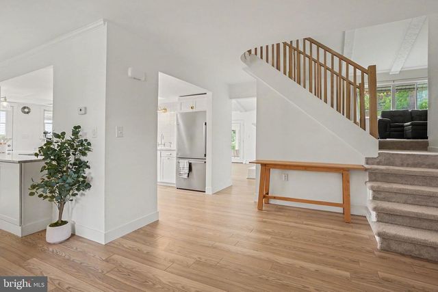 7 CENTER DR, Camp Hill, PA 17011