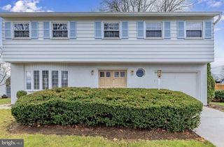 7 CENTER DR, Camp Hill, PA 17011
