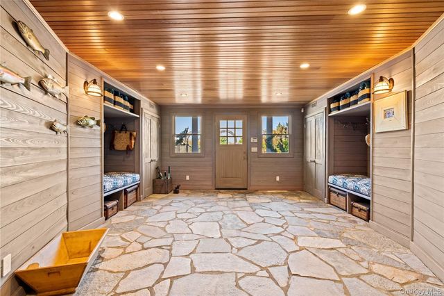 174 Dune Road, Quogue, NY 11959