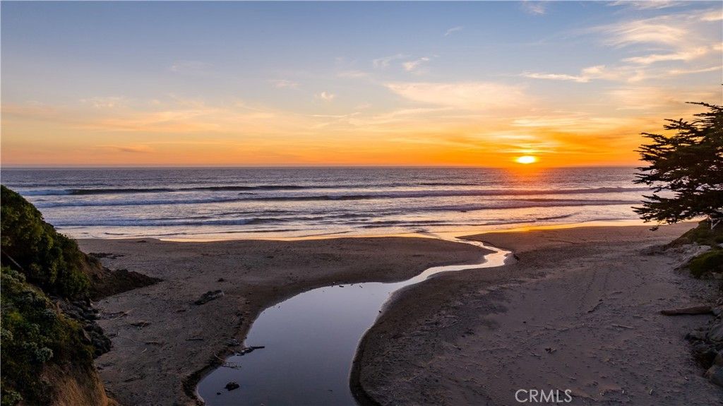 Image 61 of property listing at 3092 Studio, Cayucos, CA 93430