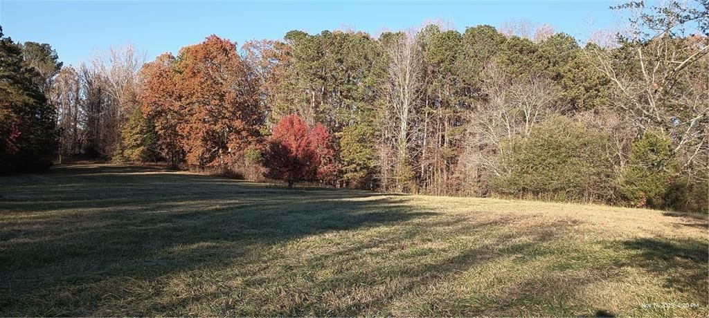 Image 3 of property listing at 810 Nix Road, Milton, GA 30004