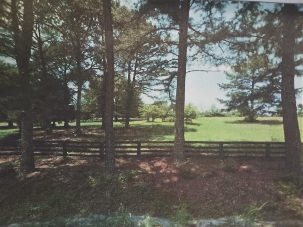 Image 6 of property listing at 810 Nix Road, Milton, GA 30004