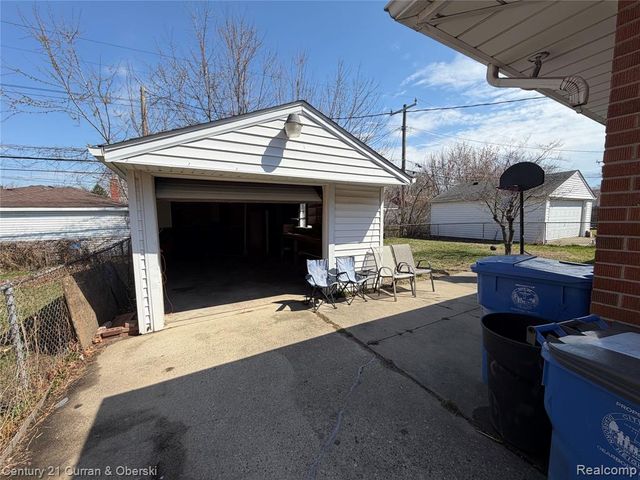 8586 Salem Lane, Dearborn Heights, MI 48127