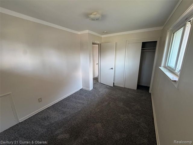 8586 Salem Lane, Dearborn Heights, MI 48127