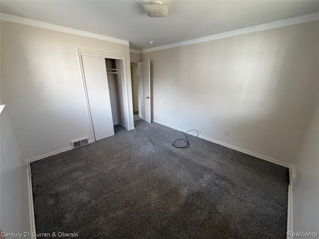 8586 Salem Lane, Dearborn Heights, MI 48127