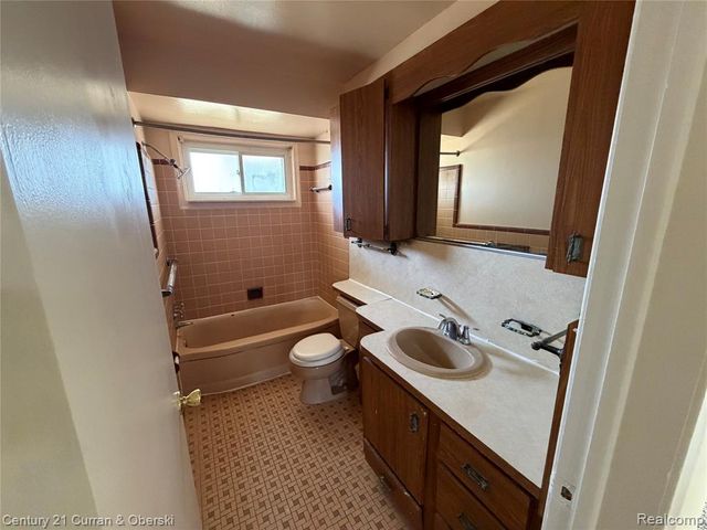 8586 Salem Lane, Dearborn Heights, MI 48127