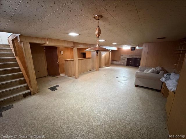 8586 Salem Lane, Dearborn Heights, MI 48127