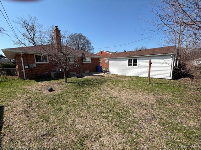 8586 Salem Lane, Dearborn Heights, MI 48127