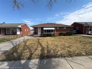 8586 Salem Lane, Dearborn Heights, MI 48127