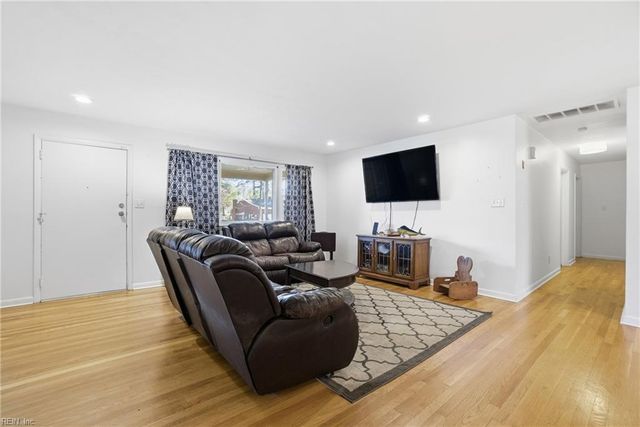 110 Patton PL, Chesapeake, VA 23320