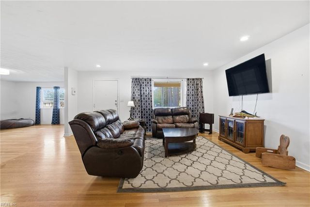 110 Patton PL, Chesapeake, VA 23320