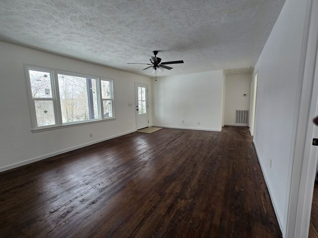 392 Sullivan Rd, Mcminnville, TN 37110