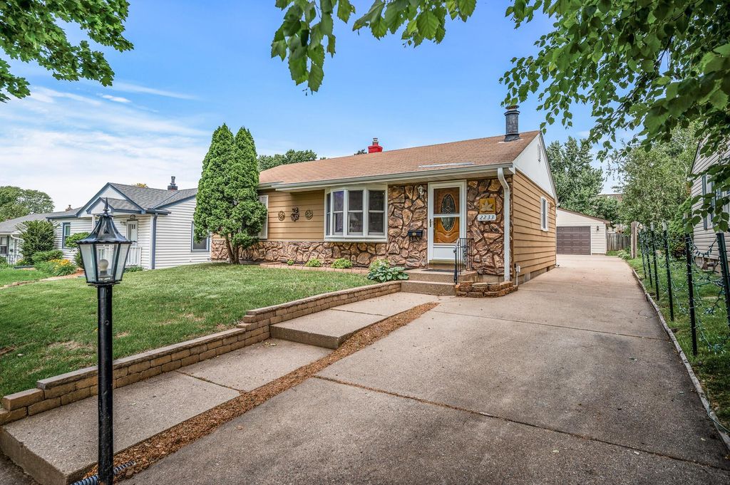 2233 Fremont Avenue E, Saint Paul, MN 55119 — photo 2