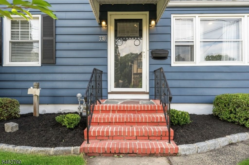 330 Hemlock Ave, Garwood Boro, NJ 07027 — photo 5