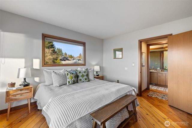 4042 Soundview Drive W, University Place, WA 98466