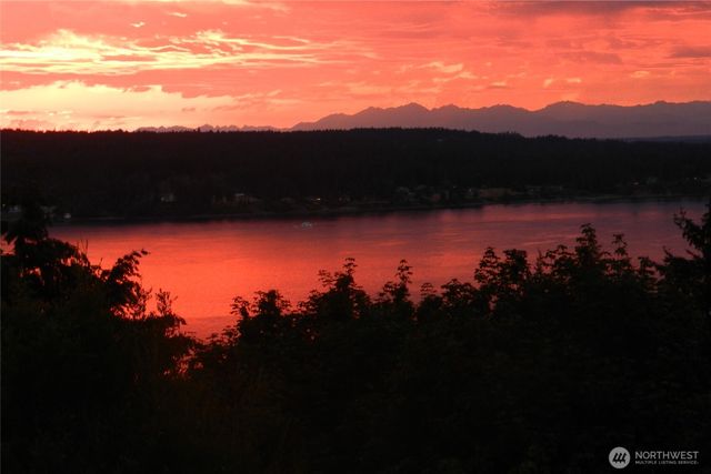 4042 Soundview Drive W, University Place, WA 98466