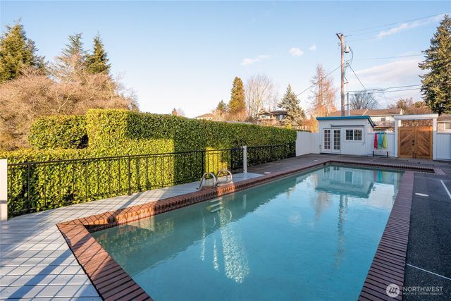 4042 Soundview Drive W, University Place, WA 98466