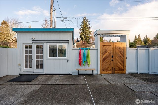 4042 Soundview Drive W, University Place, WA 98466