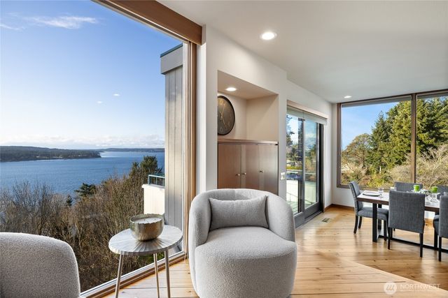 4042 Soundview Drive W, University Place, WA 98466