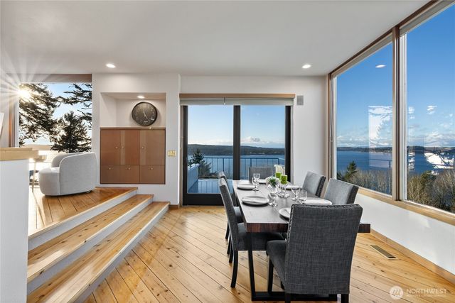 4042 Soundview Drive W, University Place, WA 98466