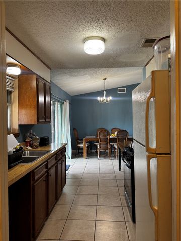 2416 Morris Drive, Corsicana, TX 75110