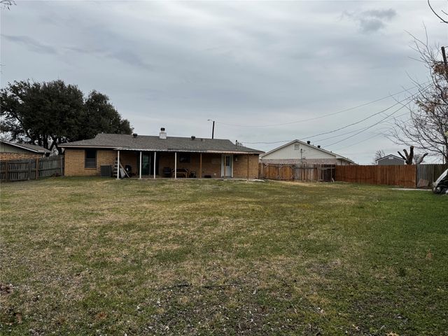 2416 Morris Drive, Corsicana, TX 75110