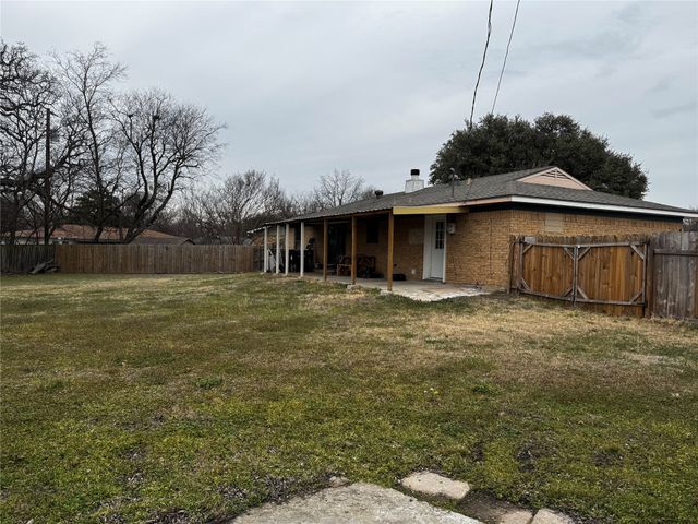 2416 Morris Drive, Corsicana, TX 75110