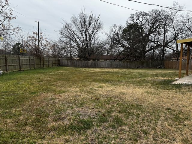 2416 Morris Drive, Corsicana, TX 75110