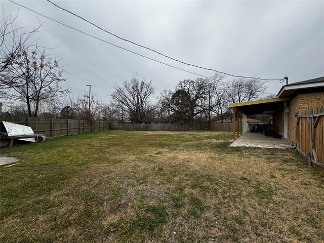 2416 Morris Drive, Corsicana, TX 75110