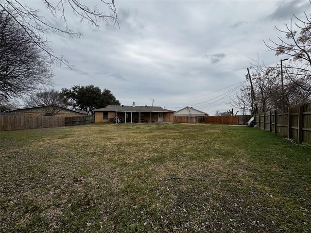 2416 Morris Drive, Corsicana, TX 75110