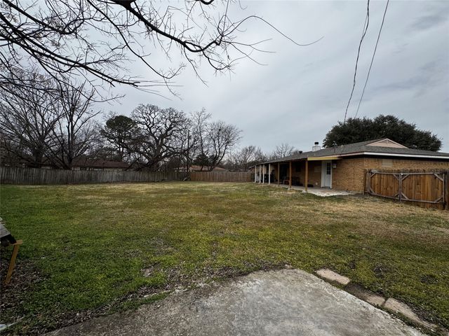 2416 Morris Drive, Corsicana, TX 75110