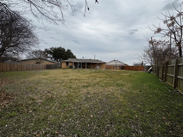 2416 Morris Drive, Corsicana, TX 75110
