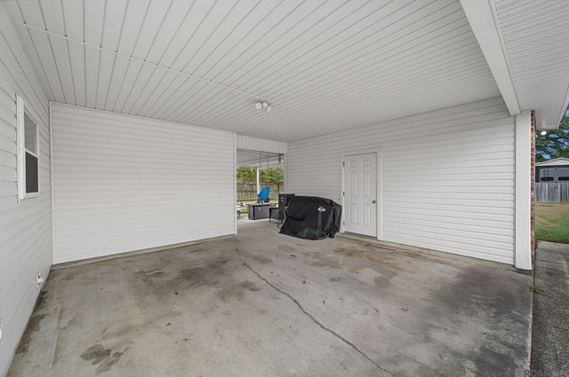 32804 Faulkner Dr, Denham Springs, LA 70706