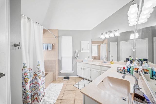 8811 Silent Wings, San Antonio, TX 78250