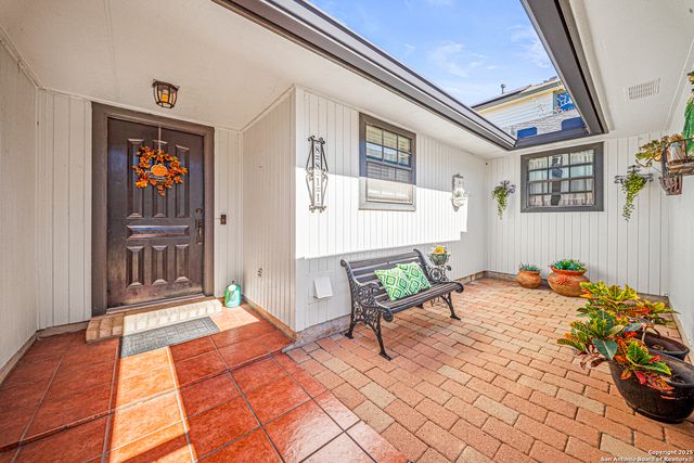 8811 Silent Wings, San Antonio, TX 78250