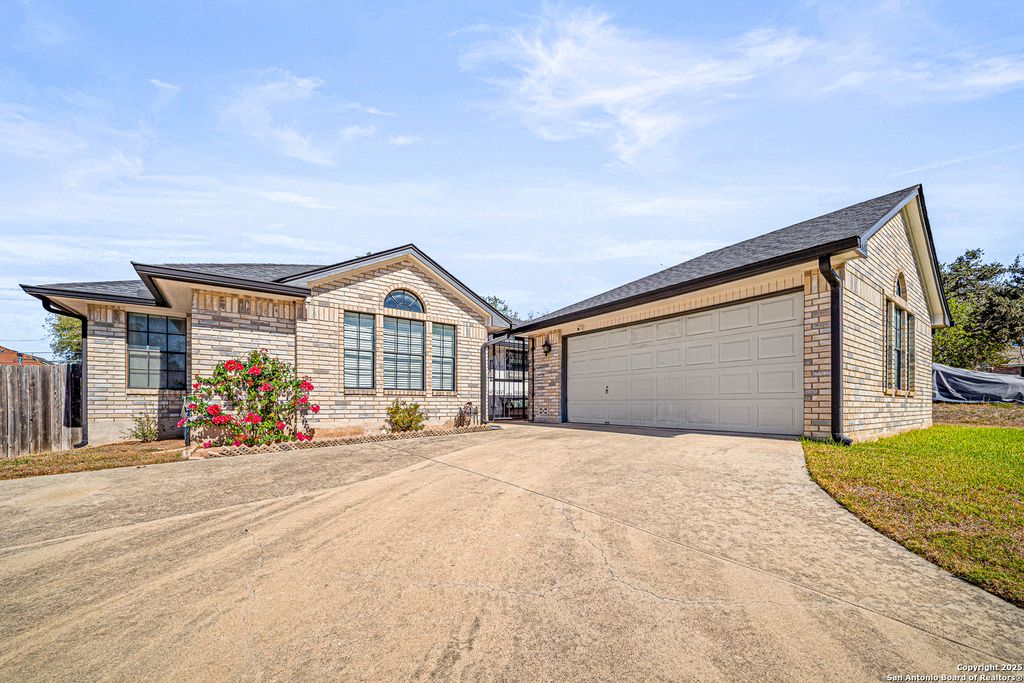 8811 Silent Wings, San Antonio, TX 78250