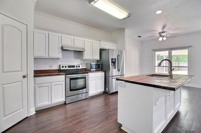 23531 Southpoint Dr, Denham Springs, LA 70726