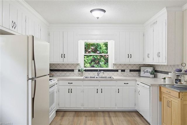 280 Hillsboro Drive, Winston-salem, NC 27104