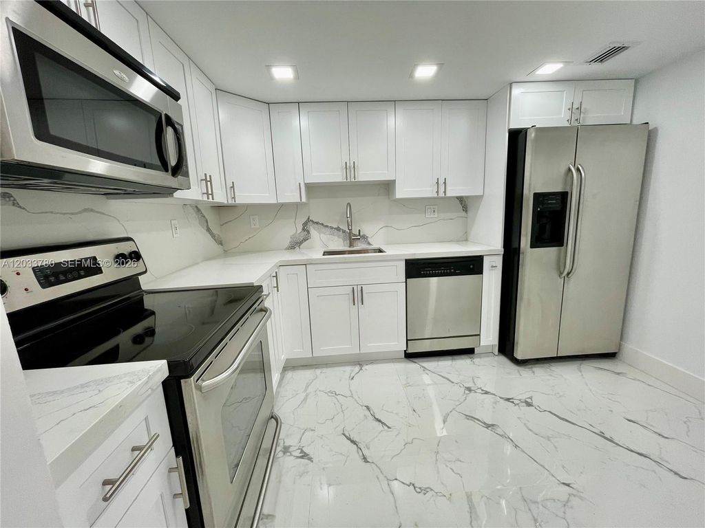 3300 NE 192nd St 509, Aventura, FL 33180