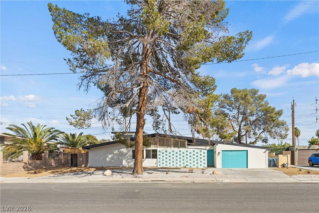 3368 Nahatan Way, Las Vegas, NV 89169