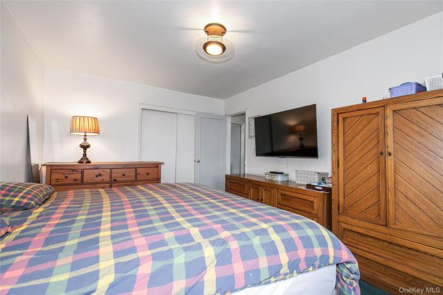 60-39 251st Street 2nd Fl, Little Neck, NY 11362